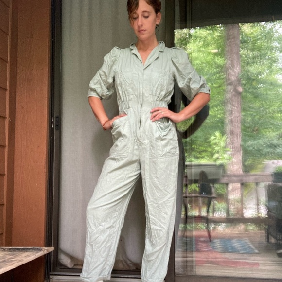 A eggshell jumpsuit - Picture 2 of 5